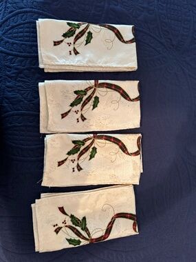 Lenox 4 Napkin Holiday Nouveau Ribbon Christmas Holly Ivory Red Green Ivy 4